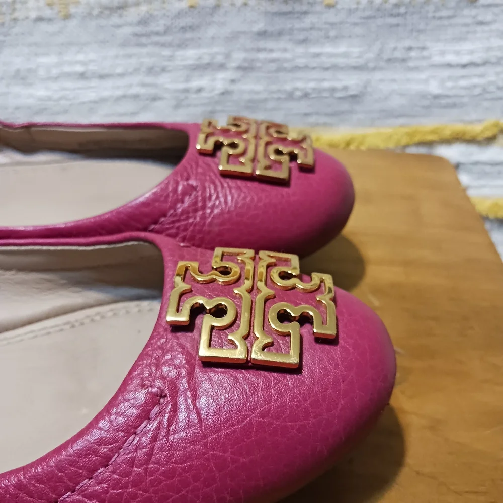 Tory Burch Pink Flats with Gold Logo - Picture 4 of 11